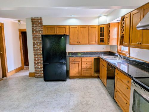 13 Crescent St, Rutland, VT, 05701-3204 | Card Image