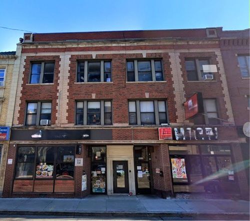 2s-3223 N Clark St, Chicago, IL, 60657 | Card Image