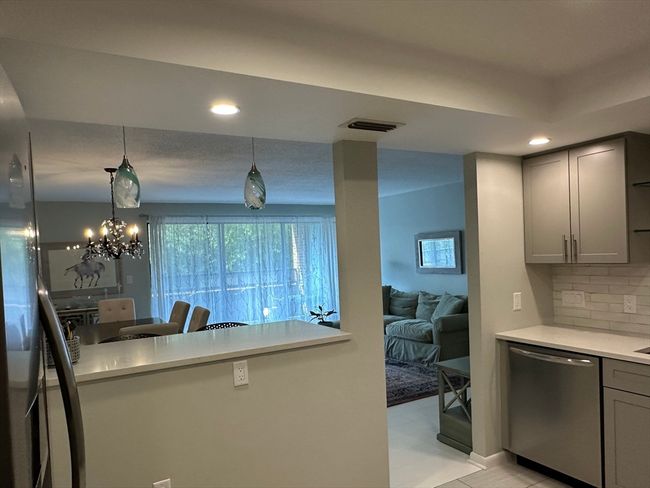APT-2P - 406 Paradise Rd, Condo with 2 bedrooms, 2 bathrooms and 2 parking in Swampscott MA | Image 5