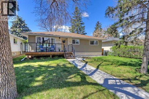 1015 16 Street Ne, Calgary, AB, T2E4S7 | Card Image