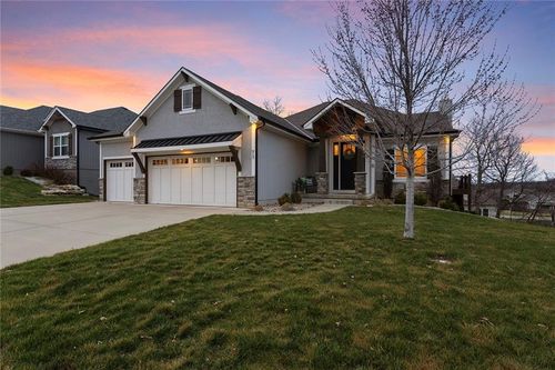 913 Se Wood Ridge Ct, Blue Springs, MO, 64014-5552 | Card Image