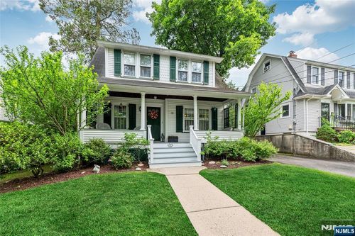 647 Orchard St, Oradell, NJ, 07649-1435 | Card Image