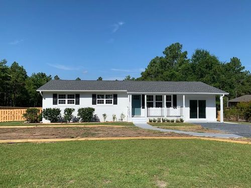 1420 Central Dr, Southern Pines, NC, 28387-2106 | Card Image