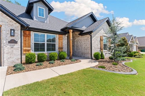 1121 Stoneybrook Ln, Bentonville, AR, 72713-3032 | Card Image