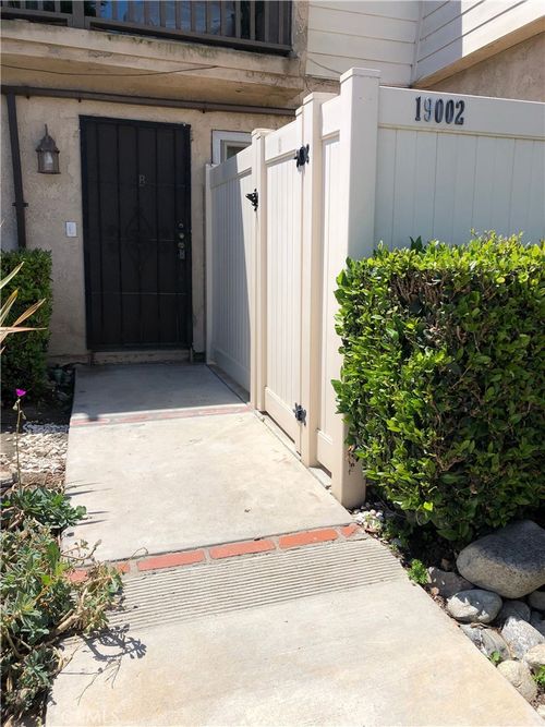 b-19002 Huntington St, Huntington Beach, CA, 92648-2229 | Card Image