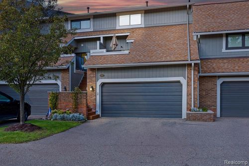 886 Yorktown Ct, Northville, MI, 48167-1058 | Card Image