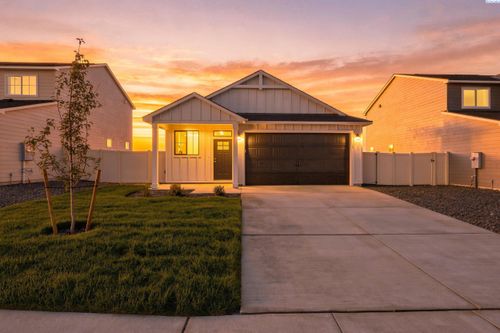 1418 Lena Ave, Benton City, WA, 99320-5783 | Card Image