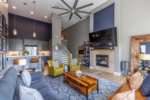 228 1st St, Benicia, CA, 94510-3504 | Card Image