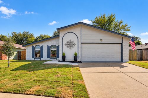 4721 Woodfield Dr, Arlington, TX, 76016-5542 | Card Image
