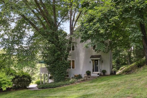 223 North Street, Ridgefield, CT, 06877 | Card Image