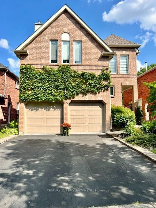 84 Loraview Lane, Aurora, ON, L4G6N5 | Card Image