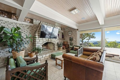 8517 Grandview Dr, Jonestown, TX, 78645-4438 | Card Image