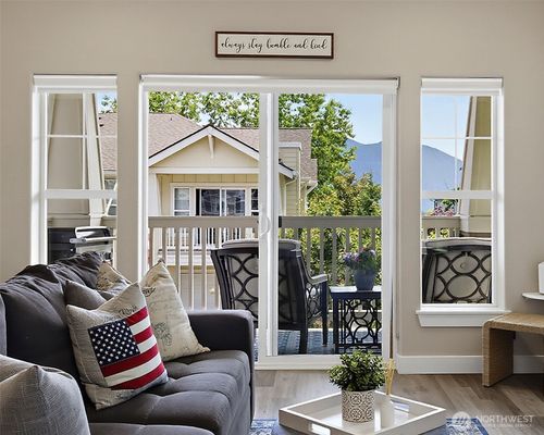 204-7705 Fairway Ave Se, Snoqualmie, WA, 98065-8935 | Card Image