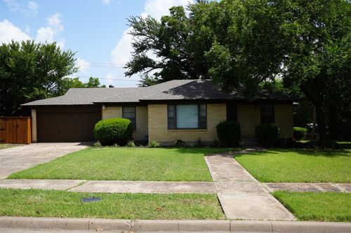 917 De Witt Cir, Dallas, TX, 75224-2649 | Card Image
