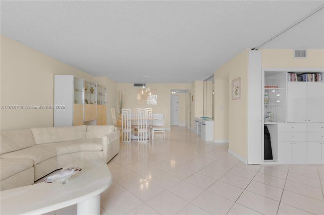 APT-1717 - 2500 Parkview Dr, Condo with 2 bedrooms, 2 bathrooms and null parking in Hallandale Beach FL | Image 16