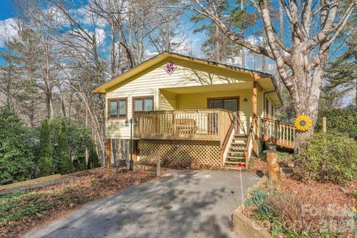 6 Ridgewood Ln, Newland, NC, 28657-8451 | Card Image