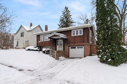 215 W South St, Viroqua, WI, 54665-1947 | Card Image