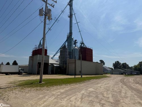 130 E 11th St, Monticello, IA, 52310-1050 | Card Image