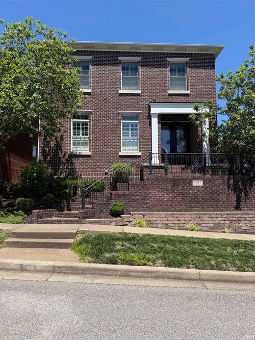 8027 Wyngate Circle, Newburgh, IN, 47630 | Card Image