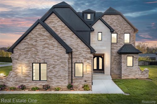 5321 Rochester Rd, TROY, MI, 48085-3427 | Card Image