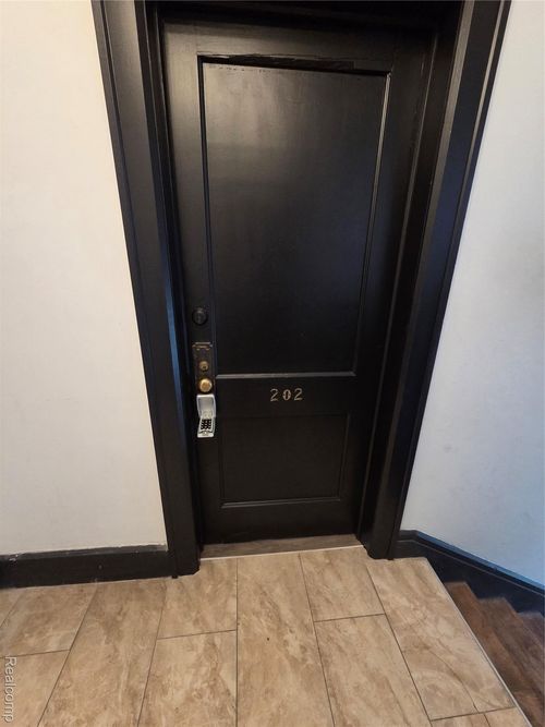 apt-202-1533 Ash St, Detroit, MI, 48208-2928 | Card Image
