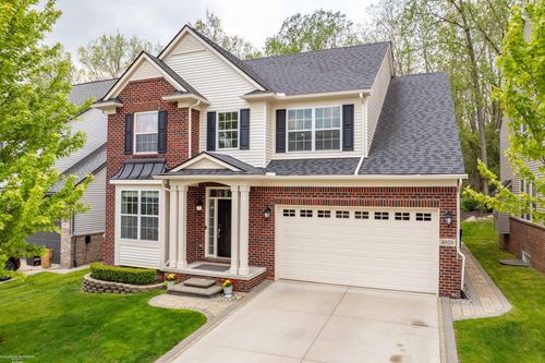 4929 W Stonegate Cir, Lake Orion, MI, 48359-1404 | Card Image