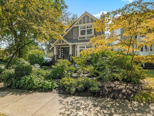 2702 W 15th Ave, Vancouver, BC, V6K2Z8 | Card Image