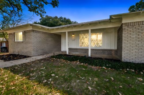 4820 Briarwood Ln, Fort Worth, TX, 76103-1703 | Card Image