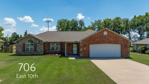706 E 10th St, Grove, OK, 74344-2968 | Card Image