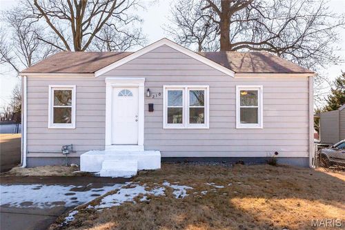 210 Derhake Rd, Florissant, MO, 63031-7716 | Card Image