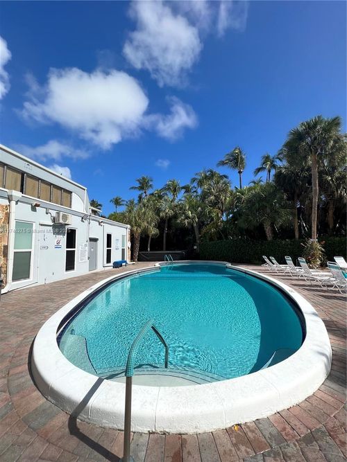 apt-402-1000 Ne 14th Ave, Hallandale Beach, FL, 33009-2793 | Card Image
