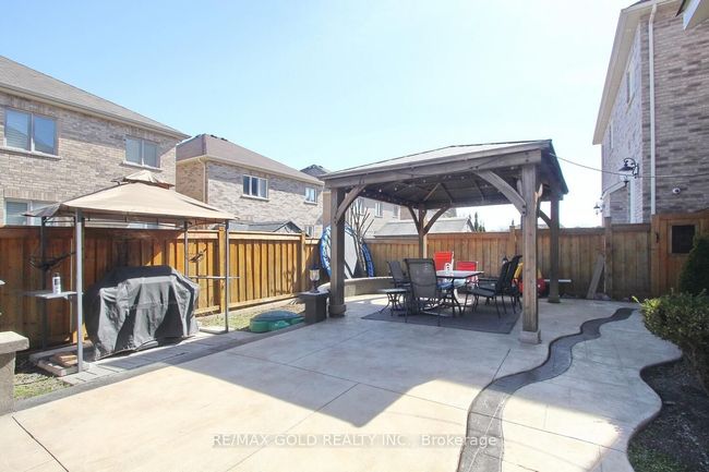 14 Ladbrook Cres, House other with 7 bedrooms, 5 bathrooms and 4 parking in Brampton ON | Image 47