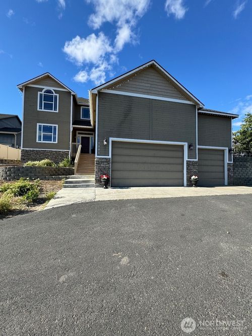 1801 S 76th Ave, Yakima, WA, 98908-1977 | Card Image