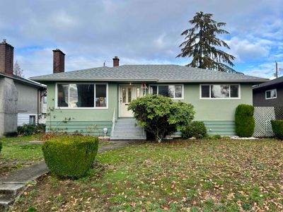 4547 Midlawn Dr, House other with 3 bedrooms, 2 bathrooms and 3 parking in Burnaby BC | Image 2