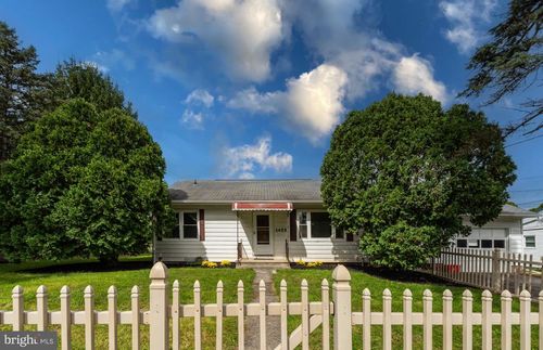 1455 Ash Ave, STATE COLLEGE, PA, 16801-2706 | Card Image