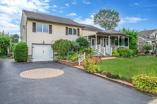 3676 Regent Ln, Wantagh, NY, 11793-1430 | Card Image