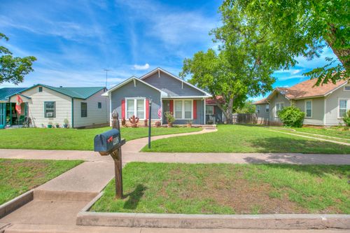 902 N 6th St, Ballinger, TX, 76821-4052 | Card Image