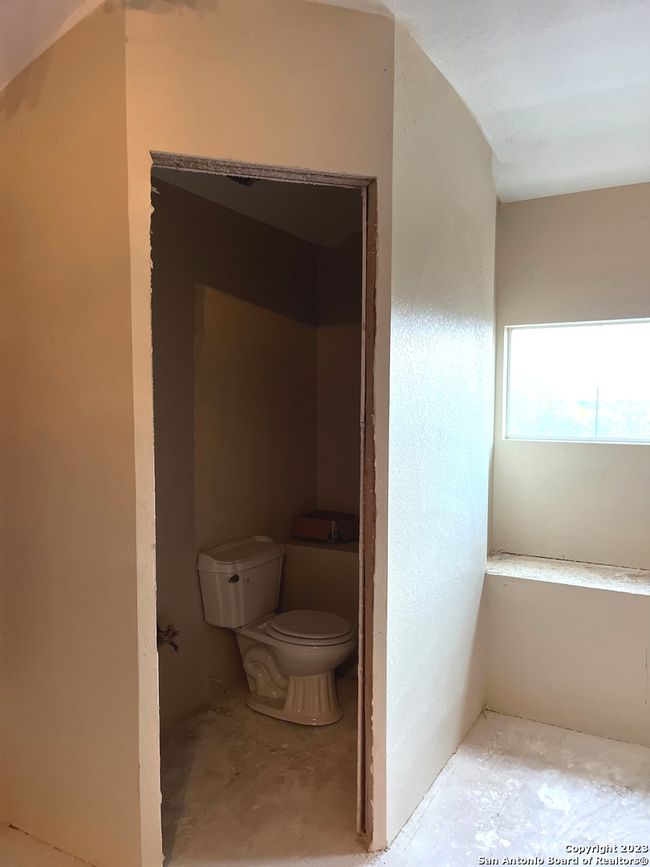 8389 E Loop 1604 S, House other with 5 bedrooms, 5 bathrooms and null parking in Adkins TX | Image 31