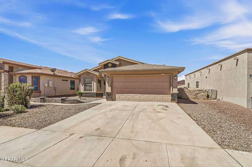 4945 George Fernandez Dr, El Paso, TX, 79938-8900 | Card Image