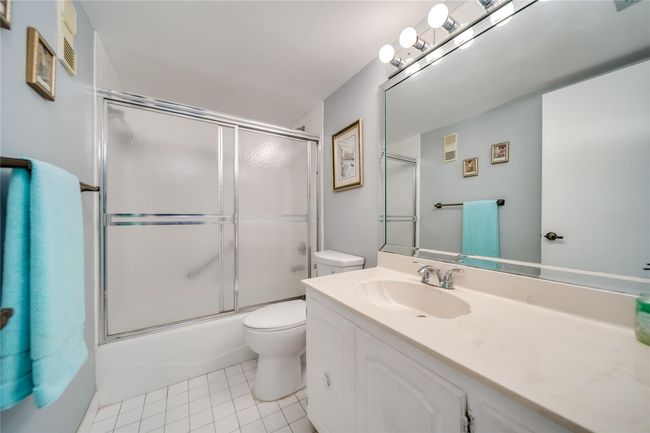 GUEST BATHROOM | Image 20