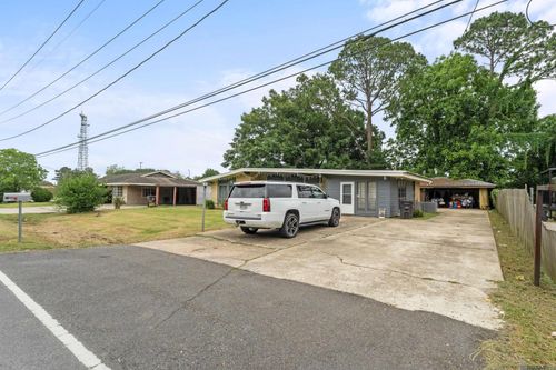 405 Vatican Dr, Donaldsonville, LA, 70346-4017 | Card Image