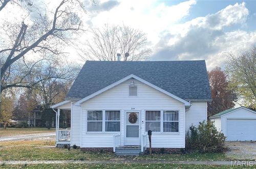 224 Vine St, Greenville, IL, 62246-1827 | Card Image
