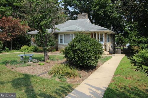 208 N Muhlenberg Street, WOODSTOCK, VA, 22664 | Card Image