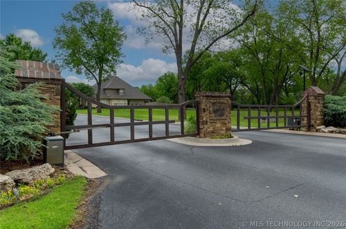 9728 S 75th East Ave, Tulsa, OK, 74133-6424 | Card Image