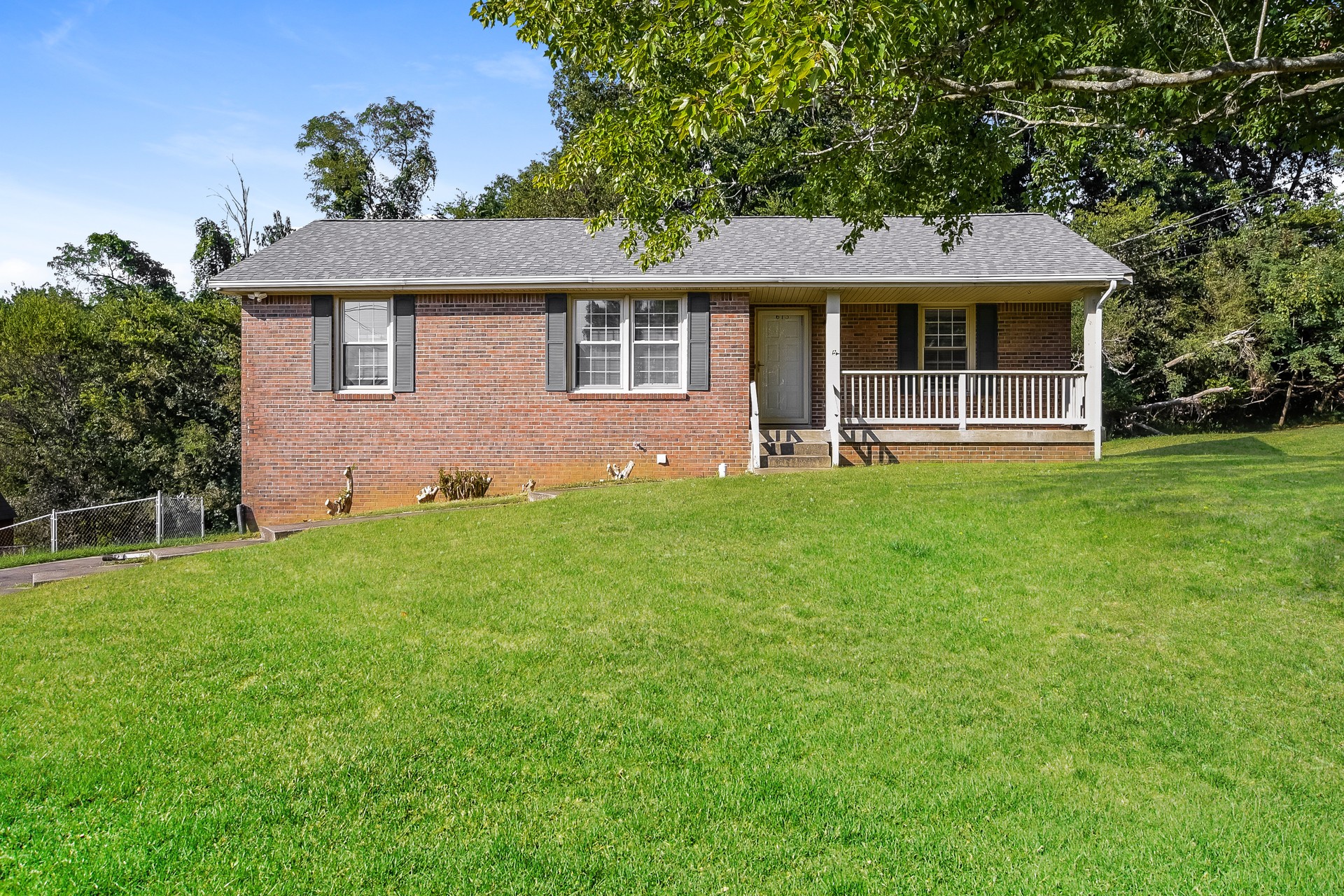 Cayce Dr, Clarksville, TN 37042