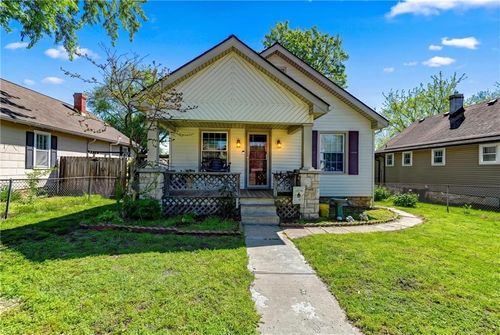 1010 N 8th St, Leavenworth, KS, 66048-1384 | Card Image