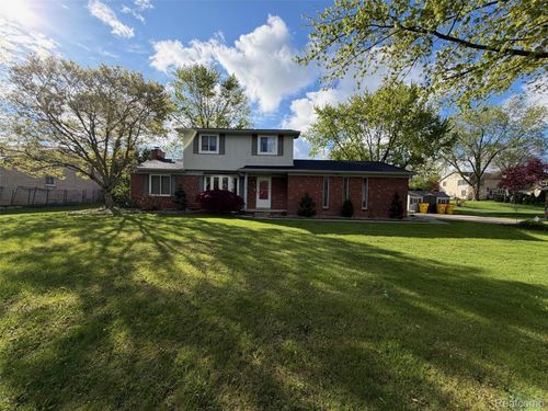 9739 Waterway Dr, Grosse Ile, MI, 48138-1656 | Card Image