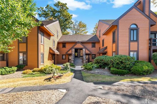 2305 Swiss Mountain Dr, Champion, PA, 15622-4040 | Card Image