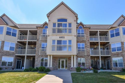 6955 S Riverwood Blvd, FRANKLIN, WI, 53132-8035 | Card Image