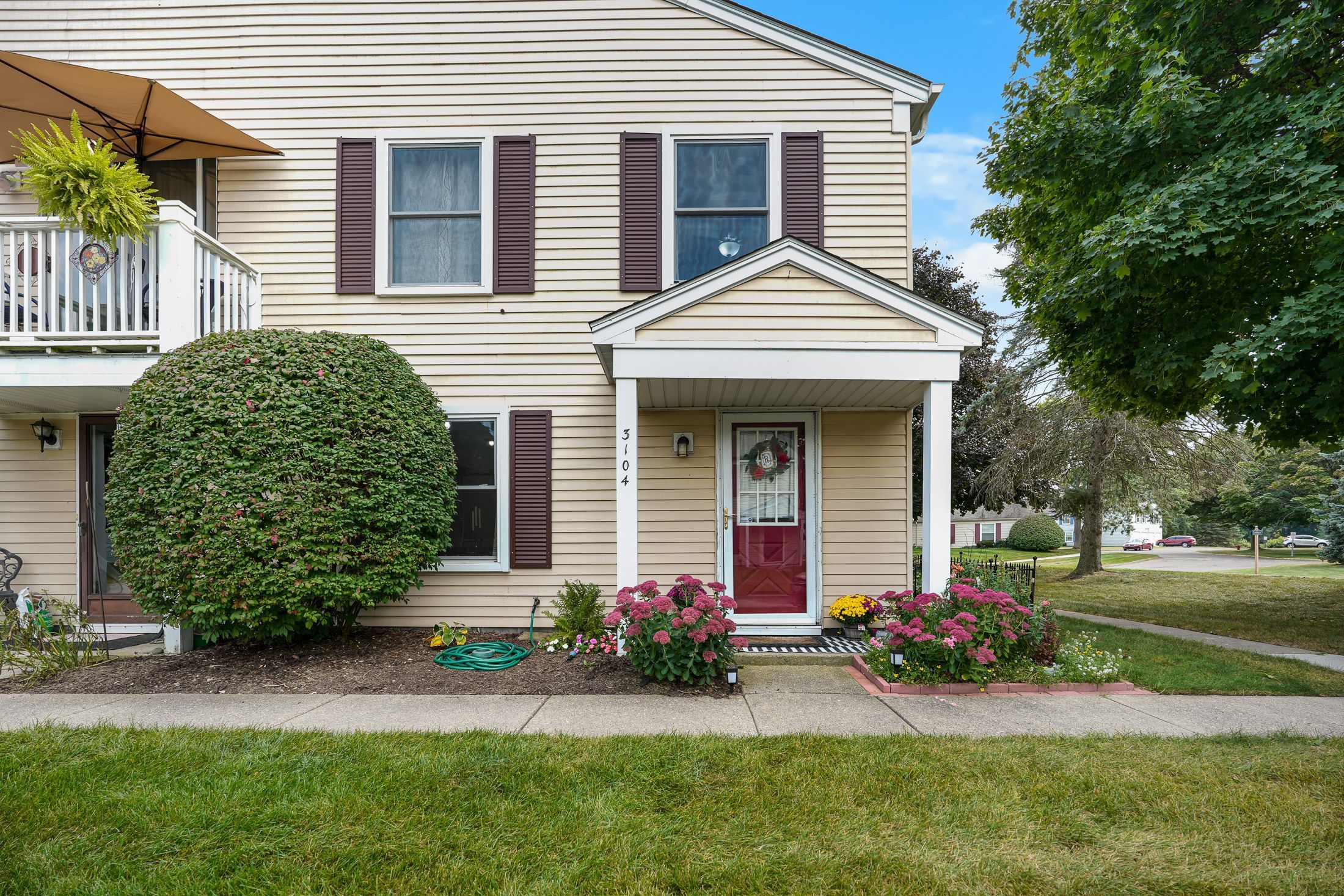 Beechtree Ct, Lake Orion, MI 48360